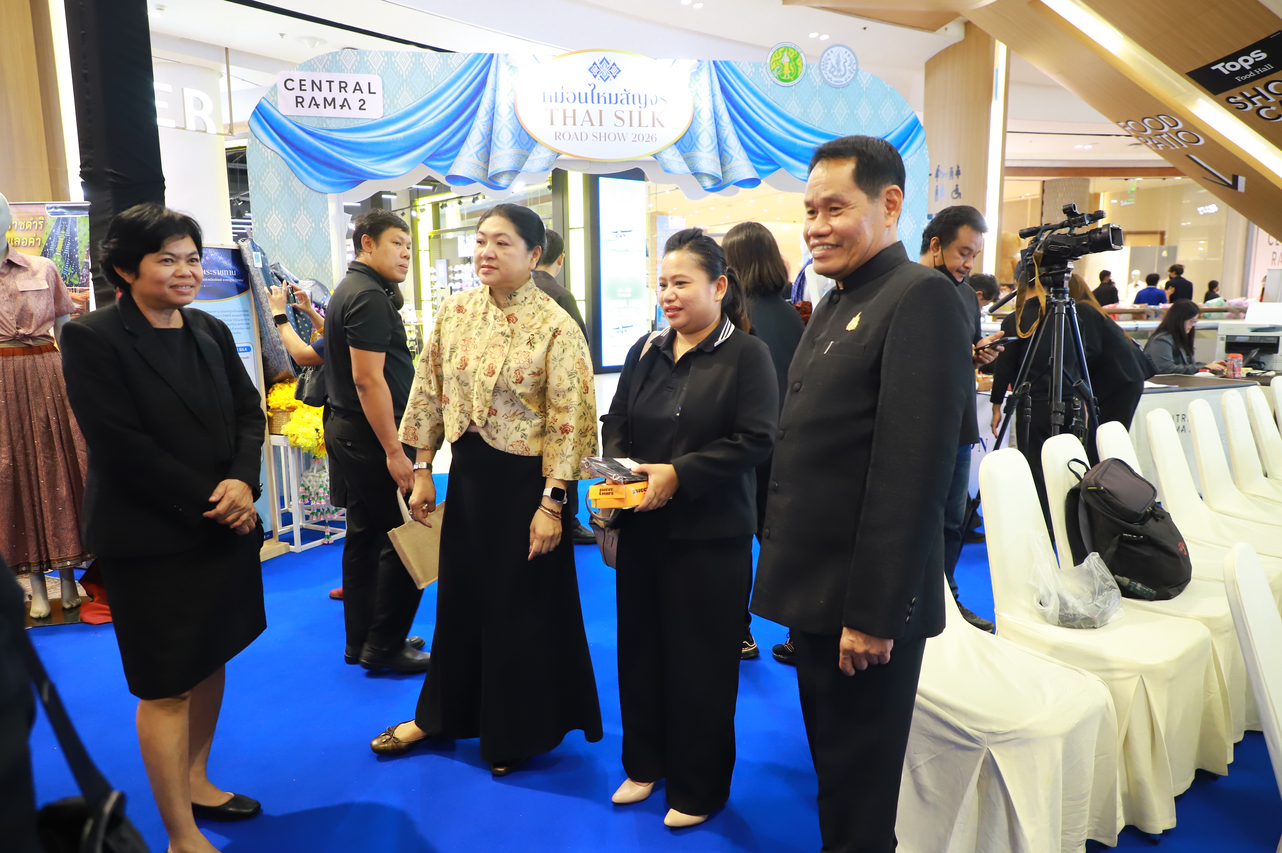 title - ส.ป.ก. ร่วมพิธีเปิดงานหม่อนไหมสัญจร ณ กรุงเทพมหานครและจังหวัดนนทบุรี ครั้งที่ 1 ชูนโยบาย ตลาดนำการผลิต เพิ่มช่องทางจำหน่าย สร้างรายได้เกษตรกร